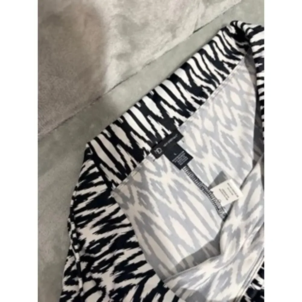 New Directions Black White Asymmetrical Ikat Midi Skirt Size Large